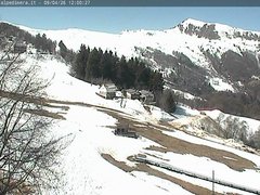 view from Alpe di Mera - Arrivo pista Baita e campo scuola on 2026-04-09