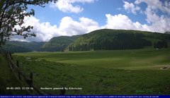 view from Webcam Cansiglio - verso la piana dei "Bech" on 2025-05-18