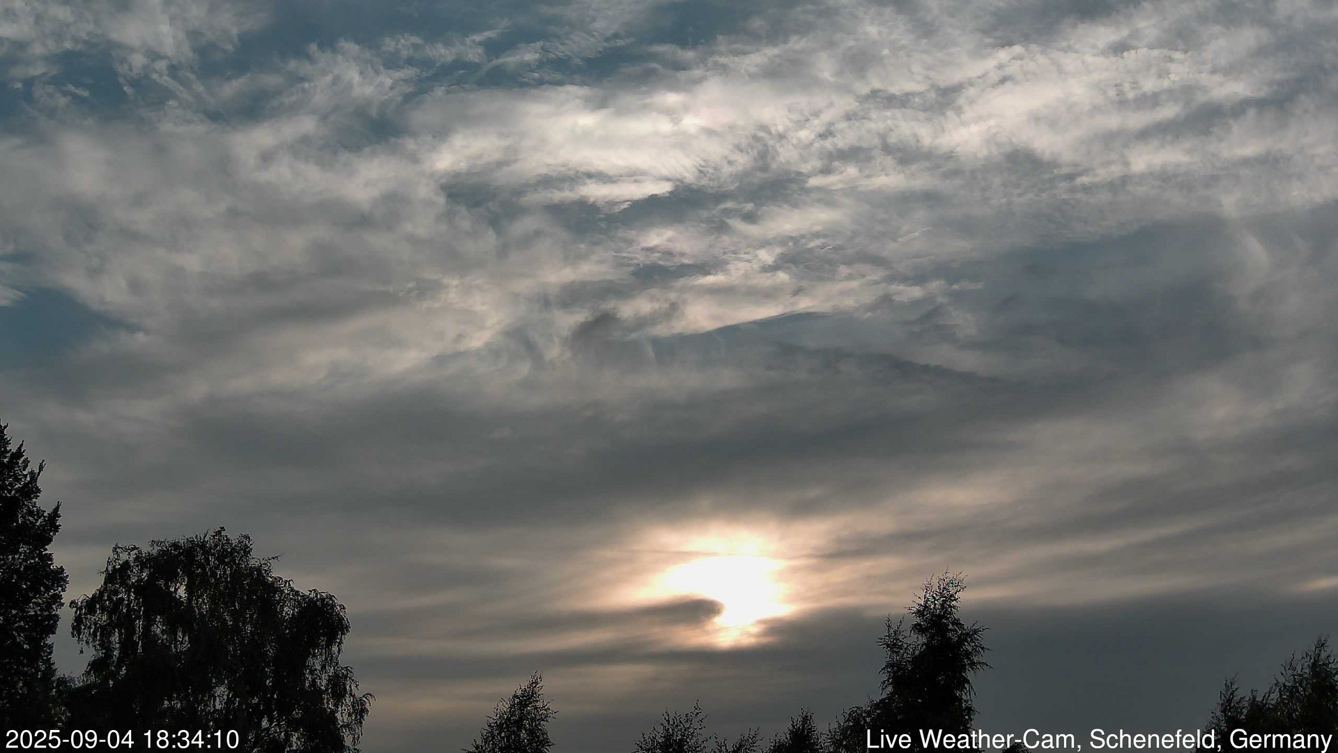 time-lapse frame, 2025-09-04 18:34-21:04 webcam