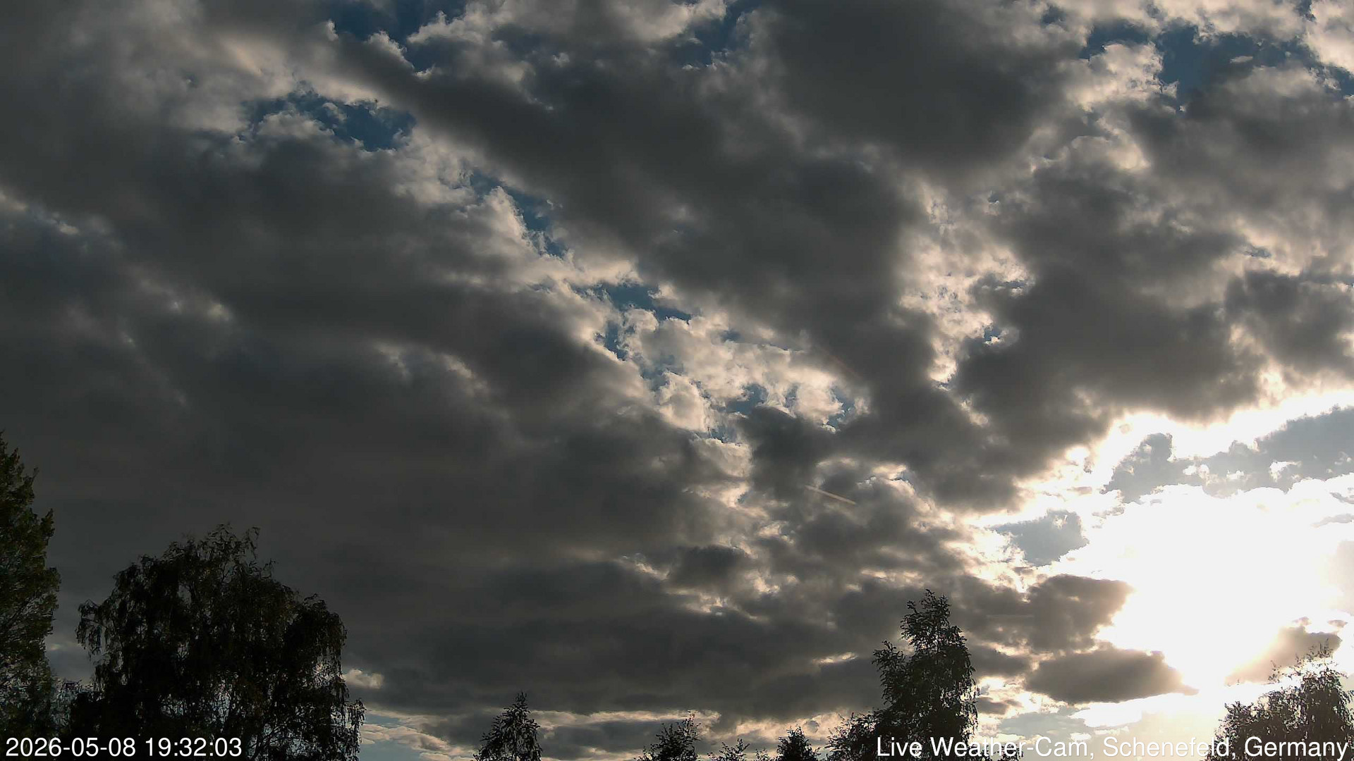 time-lapse frame, 2026-05-08 19:32-22:02 webcam